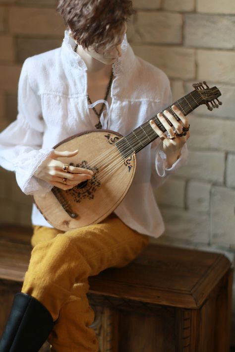 Bard Lute Aesthetic, Person Holding Violin Reference, Small Harp Aesthetic, Medieval Musical Instruments, Person Holding Violin, Playing Lute Pose Reference, Lute Aesthetic, Bard Aesthetic Dnd, Medieval Lute