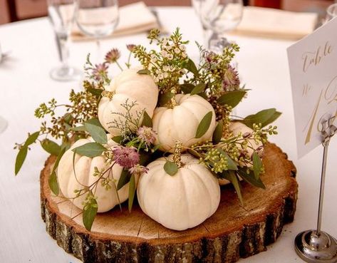 Pumpkin Centerpieces Wedding, Fall Wedding Tables, Fall Wedding Diy, Pumpkin Wedding, Unique Wedding Flowers, Fall Wedding Centerpieces, Wedding Floral Centerpieces, Fall Bridal Shower, Pumpkin Centerpieces