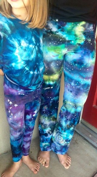 Pictures Of Outer Space, Outer Space Pictures, Diy Tie Dye, Dyed Pants, Pants Tutorial, Galaxy Fabric, Galaxy Colors, Tie Dye Crafts, Tie Dye Pants