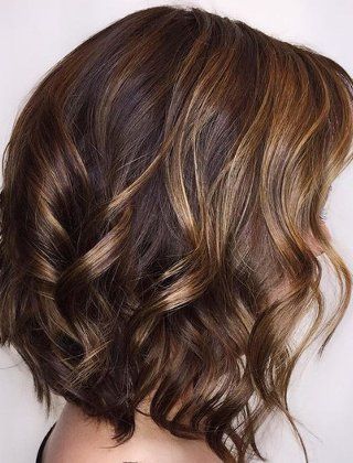 60 Looks with Caramel Highlights on Brown and Dark Brown Hair Caramel Hair Highlights, Brown Hair With Caramel Highlights, Strawberry Blonde Highlights, Highlights Ideas, Latest Hair Color, Hair Color Caramel, Caramel Hair, Caramel Highlights, Brown Hair Balayage