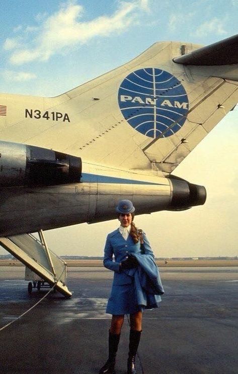 Pan Am Stewardess, 2023 Lifestyle, Pan American Airlines, Classic Photo, Boeing 727, Jet Age, Airline Travel, Flight Crew, Pan Am