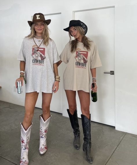 Country Bar Outfit Winter, Country Party Outfit, Bar Outfit Winter, Country Bar Outfit, Stampede Outfit, Country Festival Outfit, Estilo Cowgirl, Country Concert Outfits, Country Bar