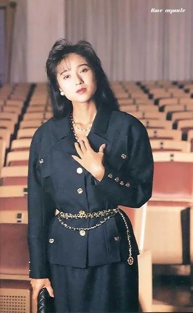 Body Conscious Fashion, Japanese Trends, Aesthetic Japanese, Executive Woman, Gyaru Fashion, Body Conscious, 1990s Fashion, Power Suit, Shortening