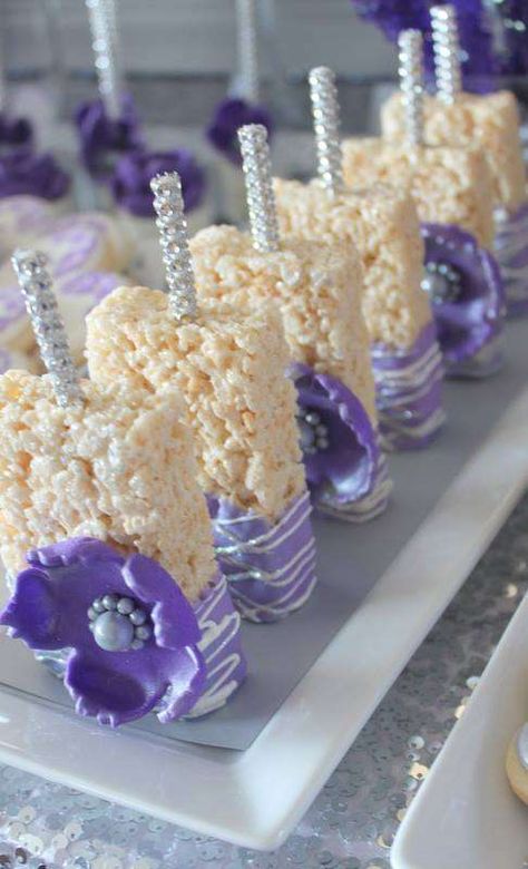 Quinceanera Stuff, Purple Desserts, Treats Table, Lila Party, Purple Quince, Buffet Dessert, Purple Birthday Party, Bar A Bonbon, Purple Food