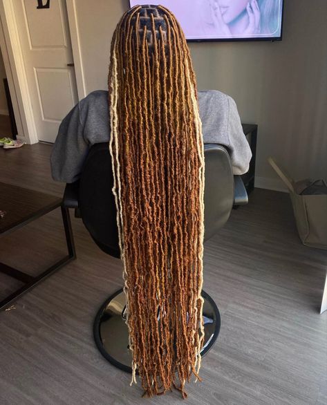 Long Faux Locs Hairstyles With Color, Locs Hairstyles With Color, Faux Locs Hairstyles With Color, Peekaboo Faux Locs, Long Faux Locs Hairstyles, Color Soft Locs, Peekaboo Soft Locs, Hairstyles With Color, Long Faux Locs