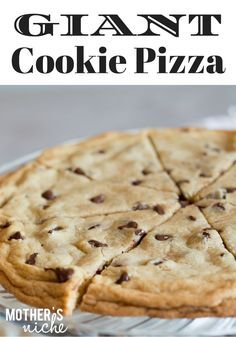 The most amazing cookie recipe you will ever find. This giant cookie is the perfect gift for a neighbor or a teacher! Or ANYONE. Chocolate Chip Pizza Cookie, Big Cookie Cake, Pizza Cookie Recipe, Diy Cookie Cake, Big Cookie Recipe, Giant Cookie Recipe, Chocolate Chip Pizza, Cookie Pizza Recipe, Chocolate Chip Cookie Pizza