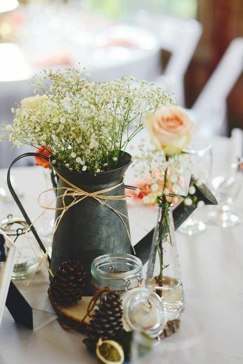 .Watering can centerpiece. Watering Cans Ideas, Watering Can Centerpiece, Watering Can Centerpieces, Wedding Flowers Spring, Wedding Centrepiece, Vintage Centerpieces, Lantern Centerpieces, Mason Jar Flowers, Bridesmaid Boxes