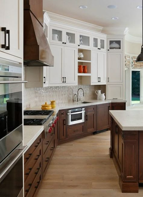 Dual Tone Kitchen Cabinets, Modern Walnut Kitchen, Two Toned Kitchen Cabinets, Walnut Kitchen Cabinets, Two Tone Kitchen Cabinets, Beautiful Kitchen Cabinets, Brown Kitchen Cabinets, Upper Kitchen Cabinets, Cabinets Makeover