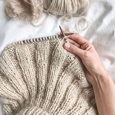 5 BEST  #KNITTING Presets for Mobile Lightroom☀️ Just one click and your photo will become more stylish, warm & cool ☑️ You can order in our Etsy shop. Click link in our bio 🔝 . . . ▪️All rights for the photos belongs to their owners▪️ #mobilepresets #lightroompresets #styleyourblog #smm #smmmanager #mamablog #mamablogger #familyblog #whitepreset #lifestyleblogger #lifestyle #babyblog #mybaby #brightandairy #shop #traveller #travellerlover #beforeandafter  #beforeafter #CLEARPRESET #HANDMADE #A Sunday Sweater, Aran Knitting, Aran Knitting Patterns, Sweater Knitting Pattern, Knit Edge, Edge Stitch, Knit In The Round, Sweater Knitting Patterns, Stockinette Stitch