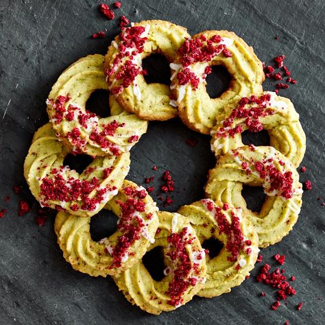 Pistachio Wreath Cookies by @pastrywithjenn. | Williams Sonoma Holiday Cookie Countdown Pistachio Wreath Cookies, Press Cookies, Ring Cookies, Fruit Pizza Bar, Pizza Recipe Video, Skillet Cookies, Healthy Fruit Pizza, Fruit Pizza Sugar Cookie, Pistachio Butter