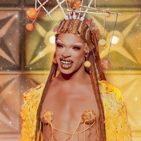 Drag Queen Race, Yvie Oddly, Drag Ideas, Queen Outfits, Drag Queen Outfits, Drag Makeup, Drag Queens, Rupauls Drag Race, I Am A Queen