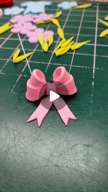 Things To Make With Fondant, Ribbon Fondant Tutorial, Fondant Bows How To Make, Fondant Bow Tutorial Step By Step, How To Make A Fondant Bow, Pink Bow Baby Shower Cake, How To Make Fondant, Bow Cake Design, How To Make Fondant Flowers