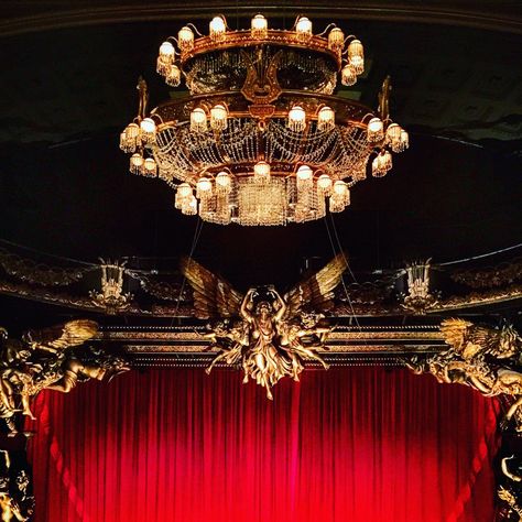 Victorian Theatre Aesthetic, Victorian Theater Aesthetic, Theatre Des Vampires, Satine Moulin Rouge, Gothic Theatre, Howleen Wolf, Midnight Masquerade, Vampire Gothic, Opera Ghost