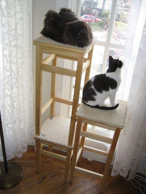 Cat In Bed, Critter Crafts, Ikea Cat, Diy Cat Tower, Diy Cat Tree, Cats Diy Projects, Cat Tree Condo, Cat Hacks, Carpet Samples