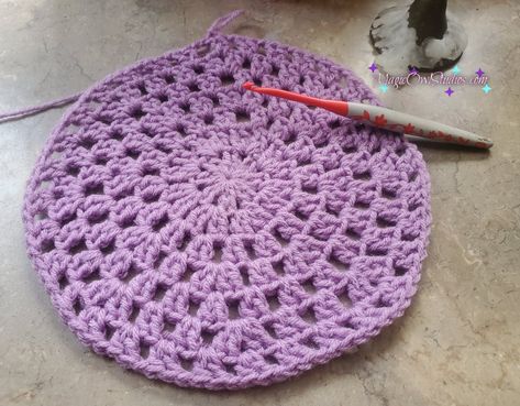 Crochet Lacy Circle Pattern, Crochet Granny Circle Diagram, Crochet Granny Stitch In The Round, Crochet Circle Into Square, Round Granny Square Blanket, Granny Square Circle Pattern, Crochet Granny Circle Pattern Free, Crochet Circle Pattern Diagram, Round Granny Square Pattern Free