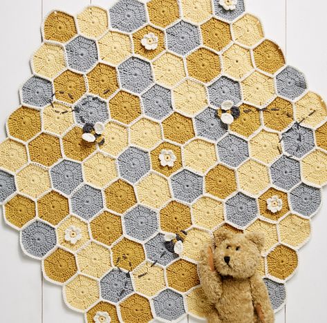 Baby Blanket Embroidery, Blanket Embroidery, Honeycomb Blanket, Ravelry Knitting, Simply Crochet, Stained Glass Paint, Crochet Bee, Baby Blanket Pattern, Baby Blanket Crochet Pattern