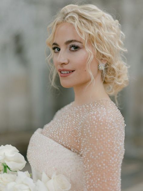 Pixie Lott Wedding, Wedding Hairstyles For Thick Curly Hair, Natural Curly Wedding Hair, Pixie Cut Wedding Hairstyles, Diy Wedding Makeup, Side Curls, Boho Style Wedding Dress, Celebrity Bride, Pixie Lott