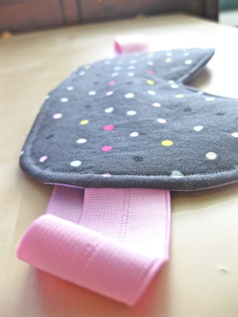 Diy Eye Mask, Diy Sleep Mask, Sew Ins, Sleepy Eyes, Purple Fabric, Dotted Fabric, Learn To Sew, Sleep Mask, Good Sleep