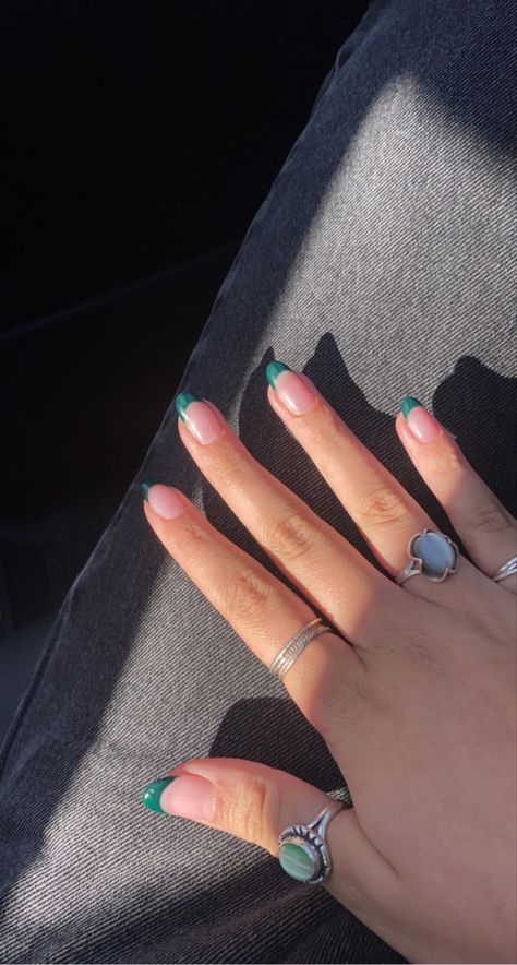 Acrylic Nails Ideas Dark Green, Forest Green Dress Nails, Dark Teal Nails French Tip, March Nails Ideas Green, Nails To Go With Green Prom Dress, Dark Green Nails With White, Forest Green Glitter Nails, Emerald Dress Nails, Dark Green And Gold Nail Ideas