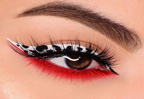 Dalmatian Eye Makeup, Cow Print Eyeliner, Cow Print Makeup Looks, Cow Eye Makeup, Dalmatian Makeup Women, Dalmation Face Paint, Dalmation Makeup, Cowgirl Makeup Ideas, Dalmatian Makeup