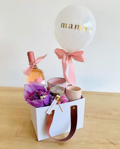 Best Gift Baskets, Valentines Gift Box, Birthday Hampers, Wedding Gifts Packaging, Flower Business, Balloon Gift, Candy Bouquet, Foodie Gifts, Christmas Gift Ideas