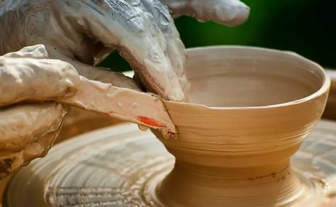 The Top 3 Tips On Using Air Dry Clay - Spinning Pots Pottery Games, Pottery Throwing, Pottery Idea, Orange Peel Texture, Coil Pottery, Pottery Kiln, Coil Pots, Ceramic Glazes, Diy Air Dry Clay