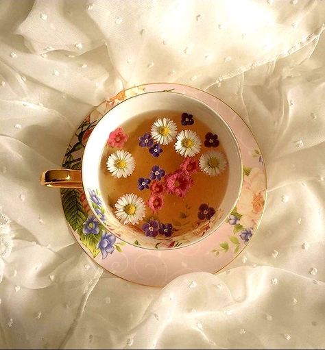 Flowers tea. uploaded by Michell Cheam on We Heart It Anime Nendoroid, Tea Flowers, Dominic Cooper, Senior Project, Pretty Drinks, Tea Break, Flower Tea, Art Flowers, Tea Cakes