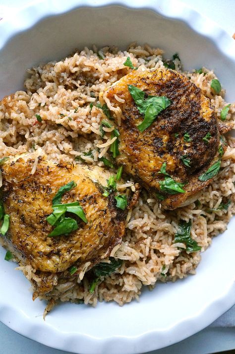 Chicken Thigh Recipes Indian, Middle Eastern Chicken And Rice, Cardamom Rice, Cinnamon Chicken, Middle Eastern Chicken, Cardamom Recipe, Chicken Thigh Recipe, Chicken And Rice Dishes, Braised Chicken Thighs