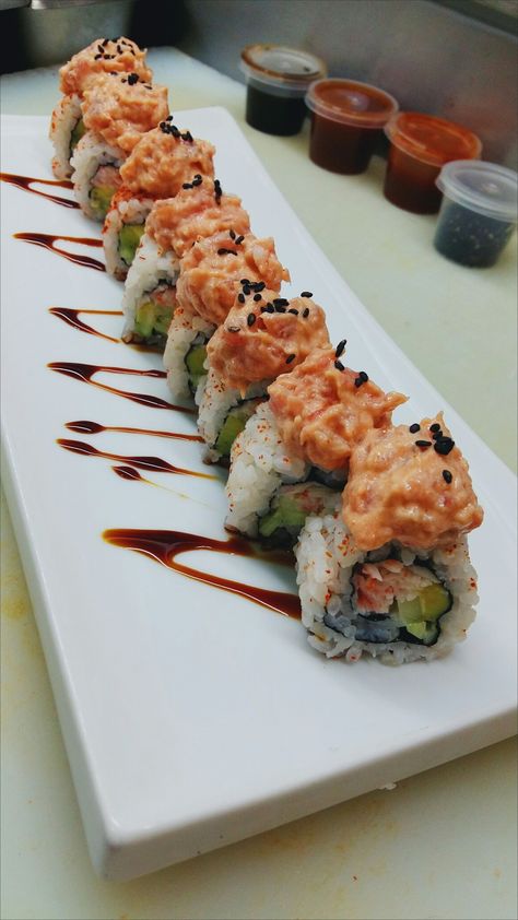 Volcano Roll Sushi, Volcano Roll, Seafood Sushi, Pasti Sani, Junk Food Snacks, Food L, Food Vids, Easy Baking Recipes Desserts, Sushi Restaurants