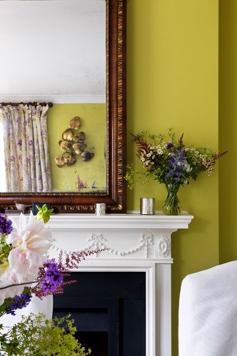 Design Crush: Sarah Vanrenen - Katie Considers Farmhouse Dining Room Green, Dining Room Green Walls, Chartreuse Room, Room Green Walls, Sarah Vanrenen, Dining Room Green, Green Dining Room, Dining Room Fireplace, British Interior