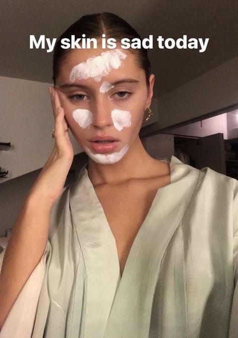 Celebrity Face Mask, Mascara Hacks, Celebrity Faces, Vogue Beauty, Selfie Ideas Instagram, Trik Fotografi, Creative Instagram Stories, Facial Mask, Foto Instagram