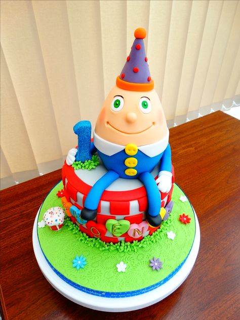 Humpty Dumpty Cake xMCx Humpty Dumpty Birthday, Humpty Dumpty Cake, Realistic Cakes, Terrible Twos, Kids Cakes, Awesome Cakes, Humpty Dumpty, 1st Birthday Cake, Baby Projects