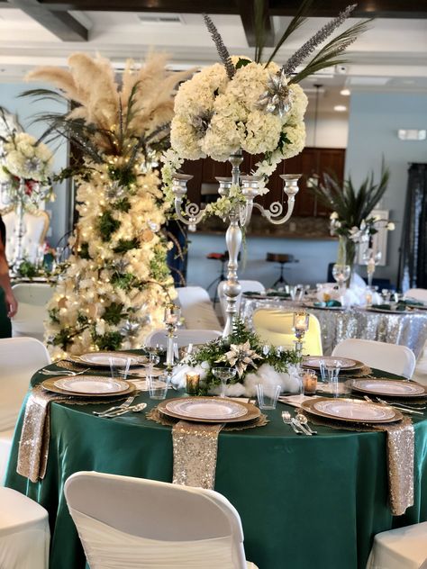 Emerald Centerpieces Quince, Quince Center Piece Ideas Emerald Green, Emerald Green Quinceanera Venue Decor, Emerald City Prom Theme, Emerald City Theme, Emerald Green Decor, Black People Weddings, Princess Sweet 16, Emerald Green Wedding Theme