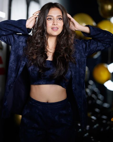 Tejaswi Prakash And Karan Kundra, Tejaswi Prakash Instagram, Karan Kundra, Marathi Movie, Movie Name, Tejasswi Prakash, Tejaswi Prakash, Black Hair Color, City Fashion