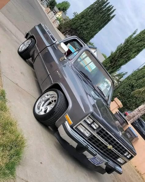 Low Rider Trucks Chevrolet, Square Body Dually, Low Rider Truck, C 10 Chevy Trucks, Lowered C10, 1998 Chevy Silverado, Chevy Silverado Z71, Silverado Single Cab, S10 Truck