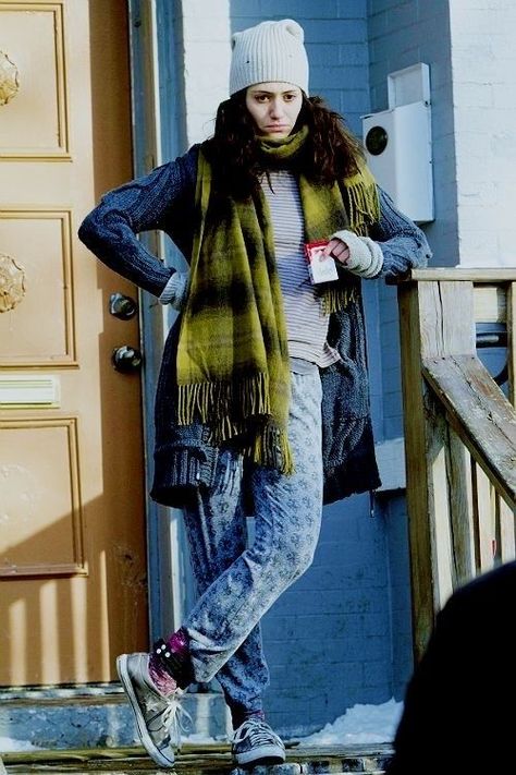 Fiona Gallagher Outfits, Fiona Gallagher, Hood Girls, Emmy Rossum, Gilmore Girls, Me When, Television Show, Serie Tv, Winter Scarf