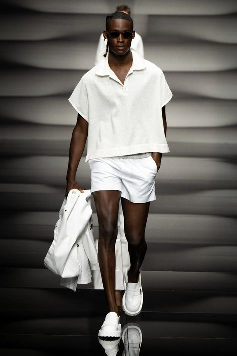 Emporio Armani Spring 2023 Menswear Fashion Show | Vogue Armani Spring 2023, Linen Menswear, Spring Summer 2023 Fashion, Armani Menswear, 2023 Menswear Fashion Show, Boys School Outfits, White Summer Outfits, Menswear Runway, Linen Men