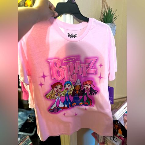 Brand New Pink Bratz Tee Super Cute For Anyone Who Loves Pink And Bratz. Juniors Xxl Please Note The Size Is A Juniors 19 Xxl Bratz Shirt, Pink Bratz, 90s Outfit, Bratz Doll, Shopping List, Pink Ladies, Graphic Tees, Super Cute, Style Inspiration