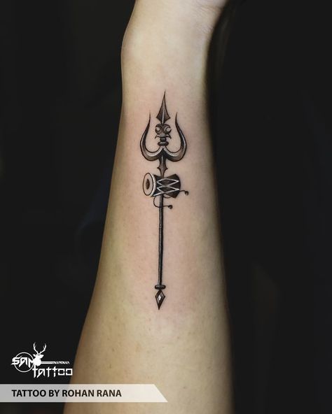 Tattoo Designs Trishul, Shivas Trident Tattoo, Trishool Tattoo Small, Shiv Trishul Tattoo Design, Trishul Tattoo On Back Neck, Thrisul Tattoo Ideas, Shiv Trident Tattoo, Shiva Trishul Tattoo Small, Minimal Trishul Tattoo