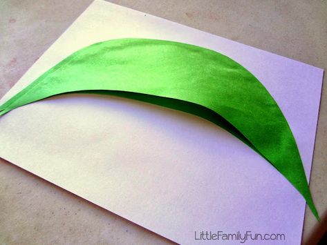 Little Family Fun: Pea-Pod Craft Crafts For Kids Preschool, Tiger Crafts, Preschool Age, Pea Pods, Little Family, Activity Ideas, Preschool Fun, Kindergarten Activities, Toddler Crafts