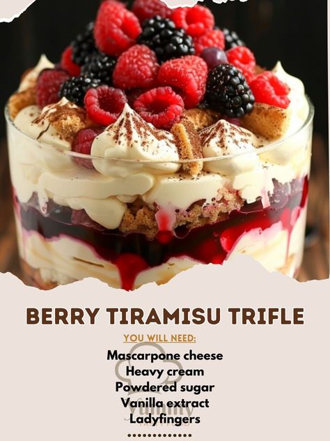 Raspberry Trifle Recipe, English Trifle Recipe Traditional, Ambrosia Trifle, Diy Tiramisu, Koue Nageregte, Tiramisu Trifle Recipe, Blueberry Trifle Recipe, Amazing Christmas Desserts, Dessert Trifle