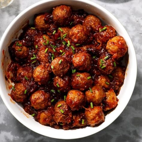 Sauerkraut Meatballs, Easy Bbq Meatballs, Pulled Turkey, Bbq Meatball Recipe, Bbq Meatballs, Appetizer Meatballs, Superbowl Appetizers, Crock Pot Meatballs, Minced Meat