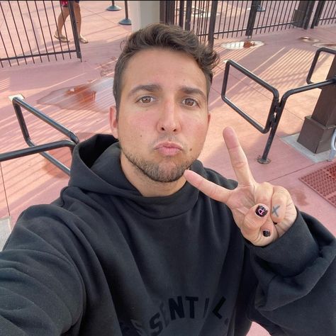 @ 𝒄𝒐𝒓𝒆𝒚𝒔𝒉𝒆𝒓𝒆𝒓 < 3 Corey Mylchreest Girlfriend, Cory Sherer, Cory Sherer Funny, Corey Scherer Funny, Corey Scherer And Devyn Lundy, Corey Sherer, Korey Cooper Skillet, Corey Scherer, Comfort Youtubers