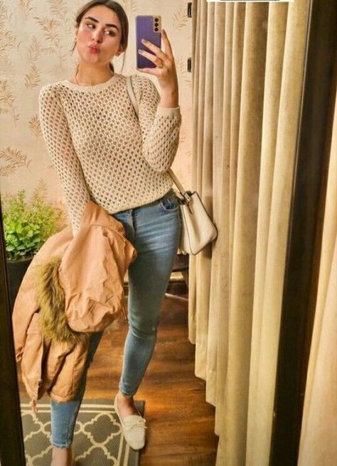 Modest Casual Outfits, Celebrity Casual Outfits, Mussoorie, Western Wear Outfits, Casual College Outfits, Western Jeans, Hijabi Outfits Casual, Kurti Designs Party Wear, Trendy Fashion Tops