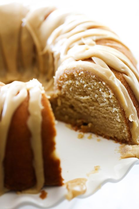 Caramel Bundt Cake Caramel Bundt Cake, Bundt Cake Glaze, Cake Glaze, Cake With Icing, Caramel Icing, Bundt Cakes Recipes, Bundt Cakes, Sauce Tomate, Caramel Flavoring