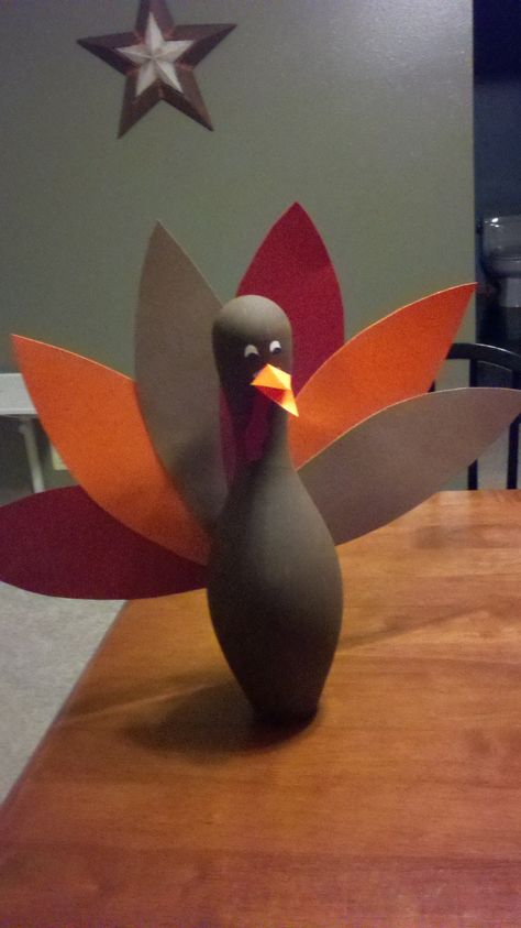 Turkey Bowling Pin Bowling Pin Turkey, Bowling Pins Ideas, Bowling Prizes, Easy Diy Thanksgiving Crafts, Turkey Wreaths, Diy Bowling Pins, Bowling Crafts, Thanksgiving Candy Crafts, Turkey Bowling