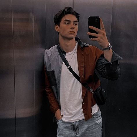 Aesthetic Selfie Ideas At Home, Selfie Ideas At Home, Pose Ideas For Guys, Men Mirror Selfie, Aesthetic Selfie Ideas, Selfie Pose Ideas, Spiegel Selfie, Jacob Rott, Aesthetic Selfie