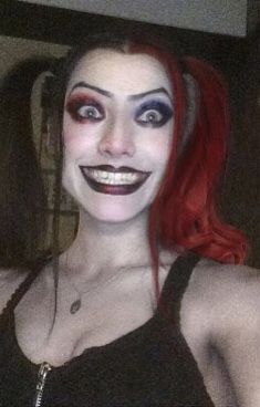 Brown Hair Harley Quinn, Original Harley Quinn Makeup, Harley Quinn Clown Makeup, Harley Quinn Red And Black Makeup, Brunette Harley Quinn, Harely Quinn Makeup, Harley Quinn Makeup Red Black, Old Harley Quinn, Harley Quinn Inspired Makeup