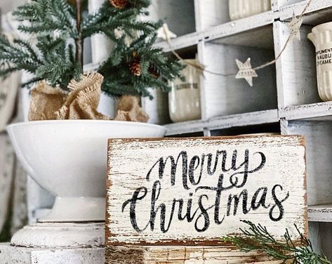 VINTAGE FARMHOUSE COLLECTIBLES HANDMADE by HoggBarnAntiques Vintage Christmas Sign, Painted Christmas Gifts, Fixer Upper Decor, Barn Wood Signs, Farmhouse Vintage, Merry Christmas Sign, Christmas Signs Wood, White Farmhouse, Western Christmas