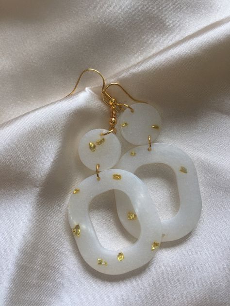 White Resin Earrings, Resin Jewelry Ideas Inspiration, Resin Earrings Ideas, Resin Earrings Diy, Trendy Jewelry Ideas, Resin Jewelry Tutorial, Diy Resin Earrings, Diy Wire Jewelry Rings, Pearl Resin